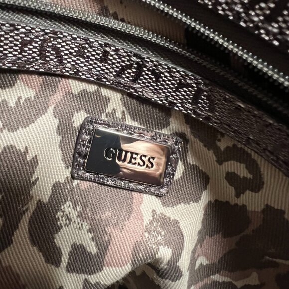 Guess Like New Shimmering Silver Quilted Purse - Picture 11 of 16